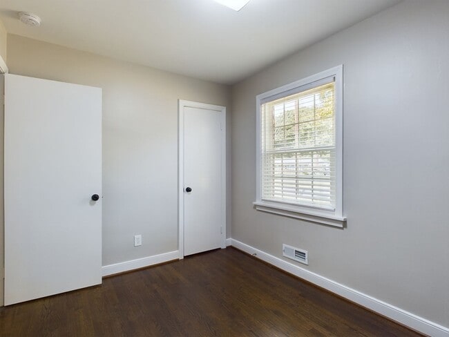 Building Photo - 709 N Parham Rd