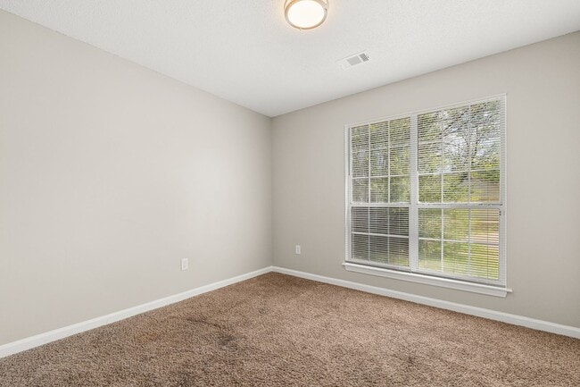 Building Photo - Updated 4 Bedroom 2 Bath Home - Open to Section 8