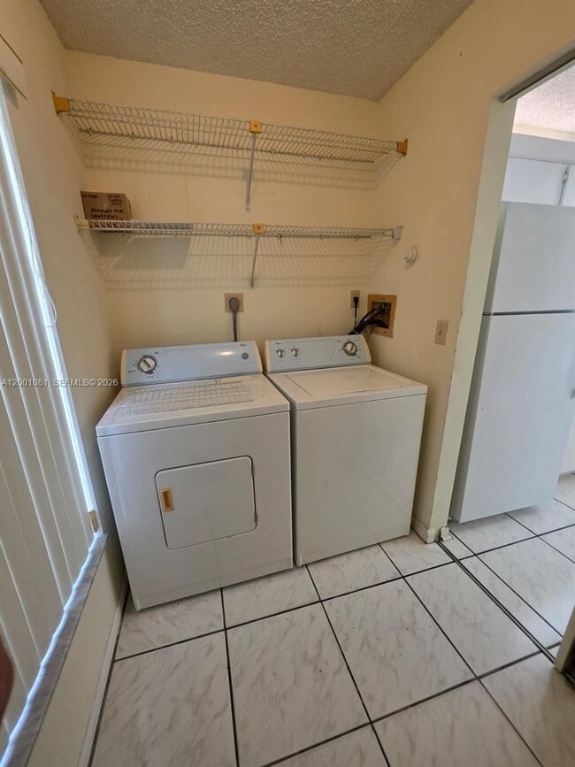 Building Photo - 7959 NW 41 Ct