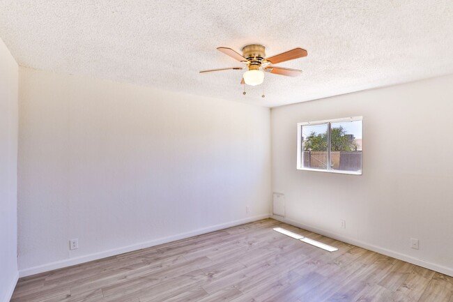 Building Photo - AZ21-033