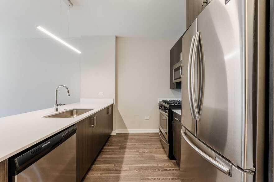 Building Photo - 301 W North Ave