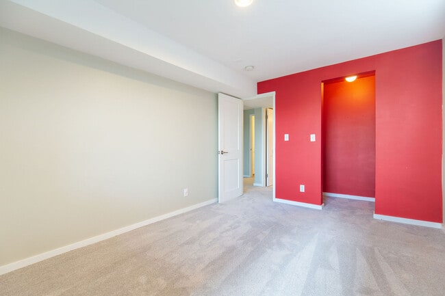 Building Photo - 4403 Powell Pl S