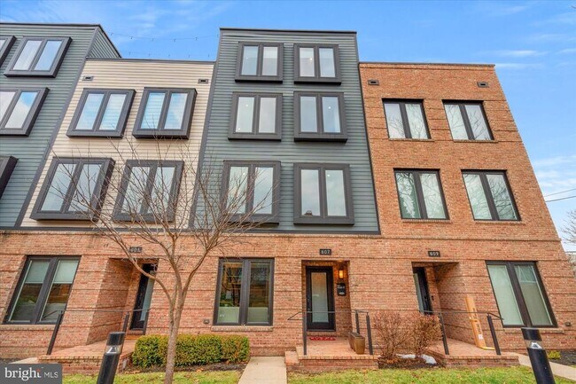Building Photo - 607 Slade Ct