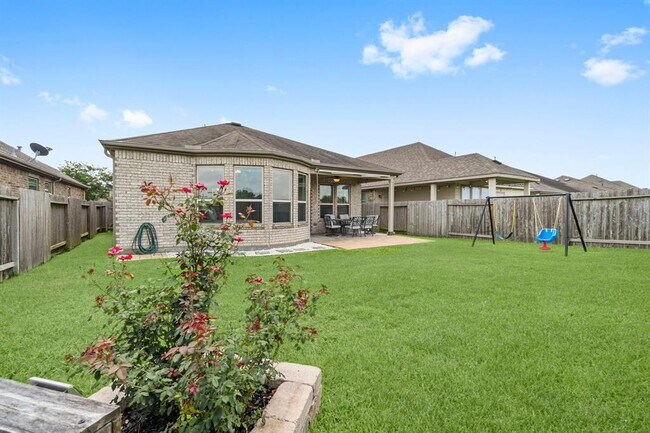 Building Photo - 24502 Royal Pike Dr