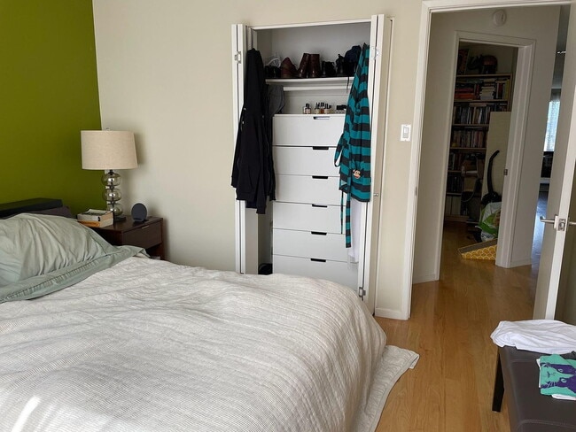 Building Photo - "Charming 4-Bedroom Home with 2 Baths in the Heart of San Francisco!"