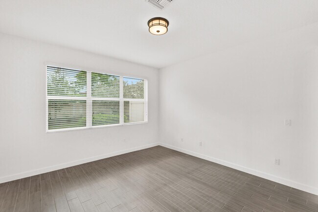 Building Photo - 4989 Navali Dr