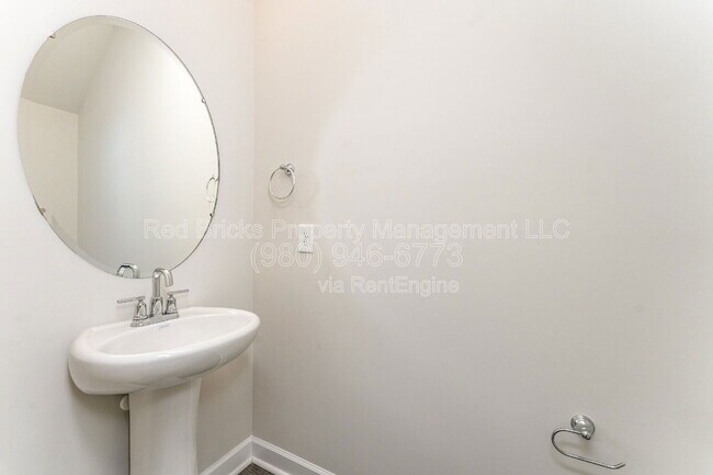 Building Photo - 2003 Old Rivers Rd