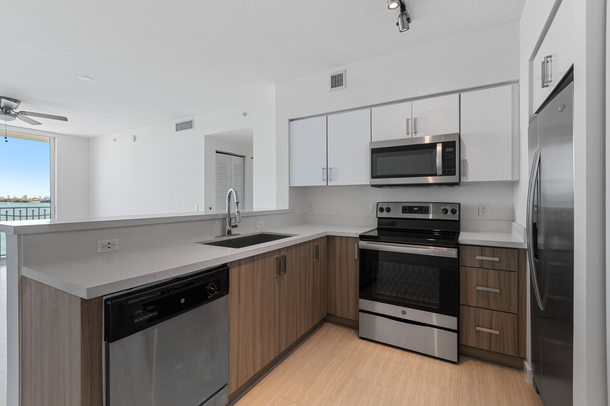 Building Photo - 444 NE 39th St