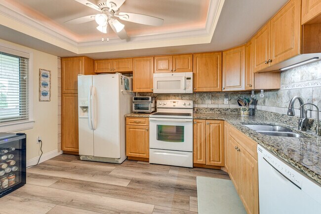 Building Photo - 12112 44th Ave W