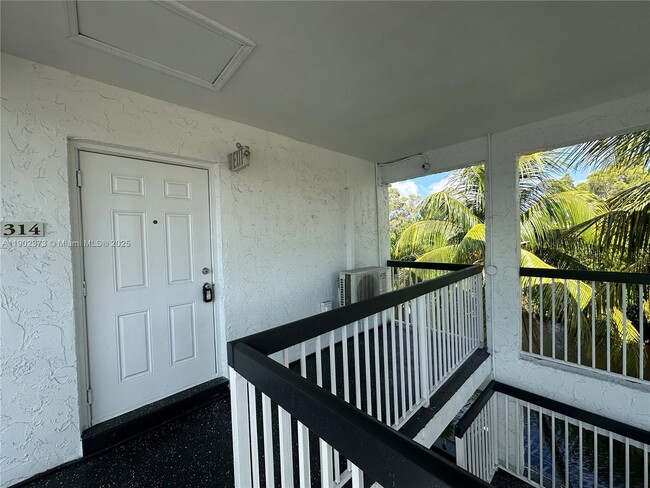Building Photo - 1400 NE 56th St