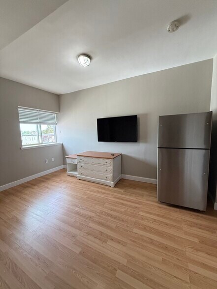 Building Photo - 312 Shirley St