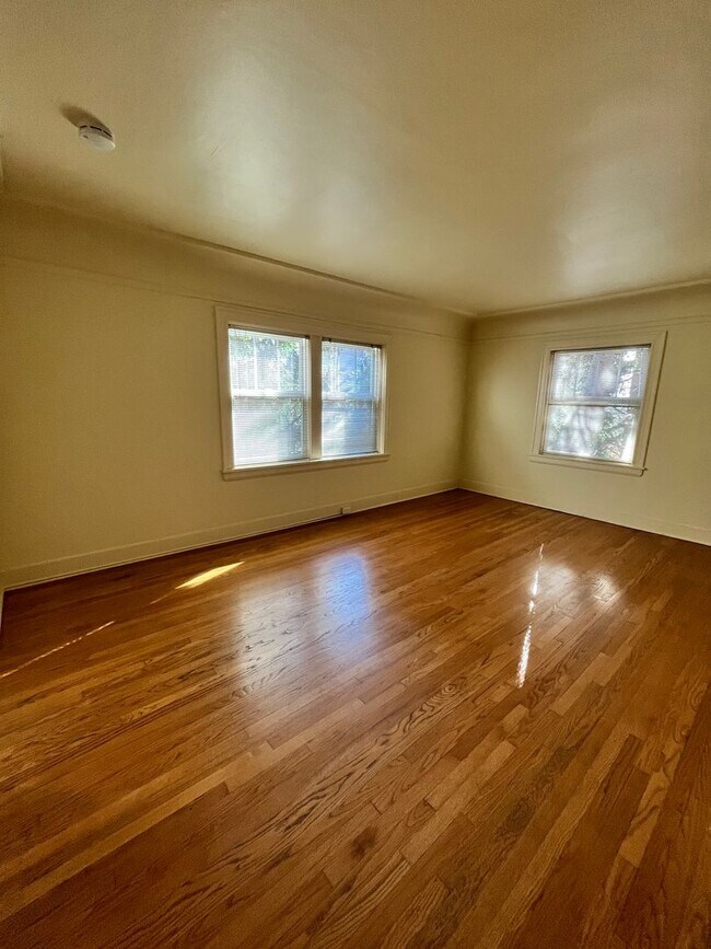 Glen Eden LLC 921 1st Ave W Seattle WA 98119 Apartment Finder