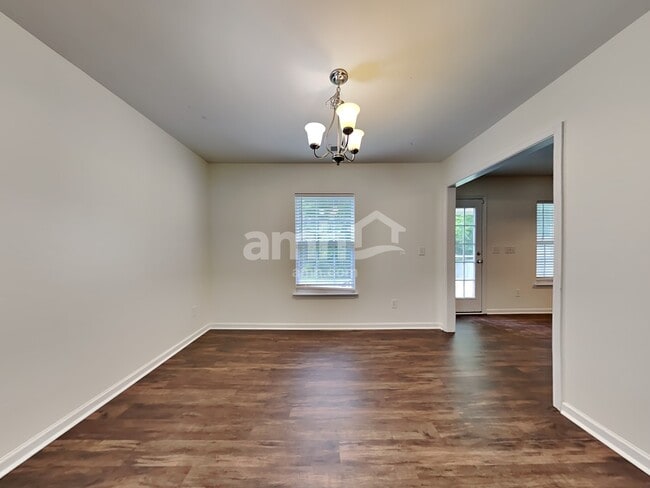 Building Photo - 425 Green Park Ln