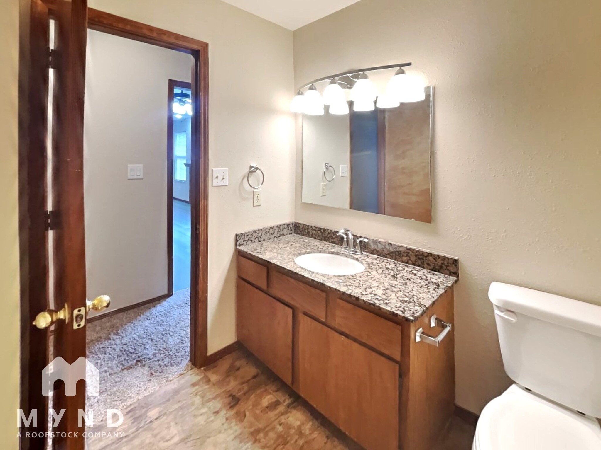 Building Photo - 2527 W Buena Vista St