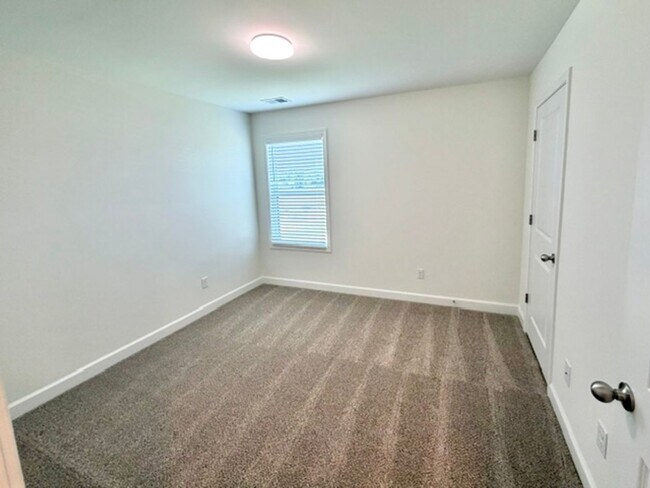 Building Photo - 135 Summer Rose Ln