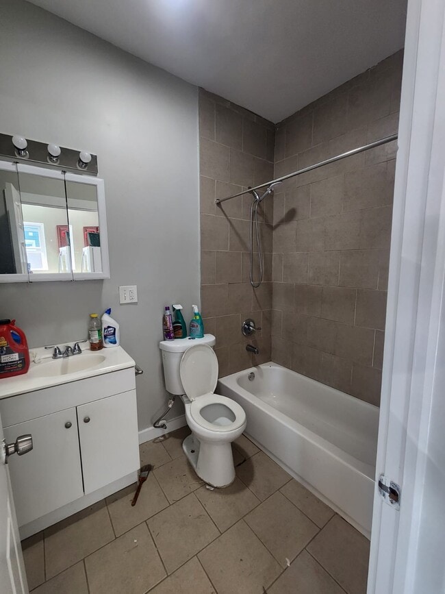 Building Photo - 286 Norton St