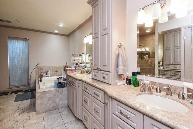 Building Photo - 7719 Apache Plume Dr