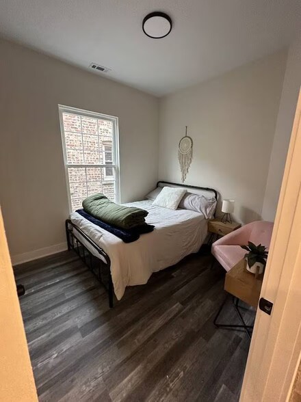 Building Photo - 2344 S Ridgeway Ave