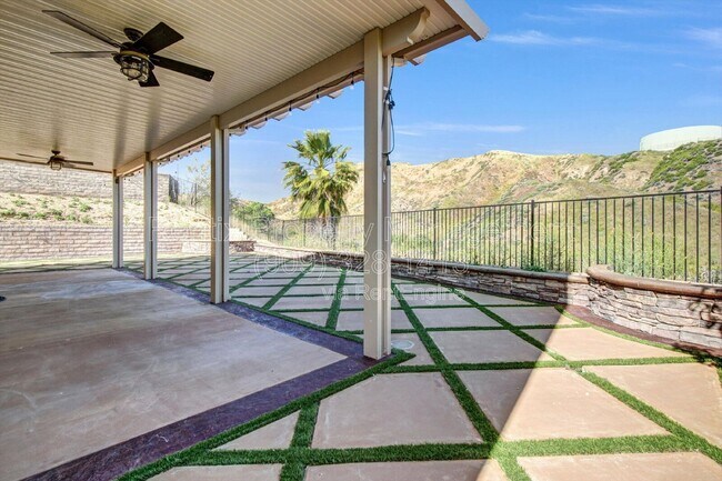 Building Photo - 28622 High Ridge Dr