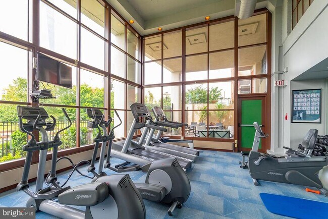 Building Photo - 2429 Locust St