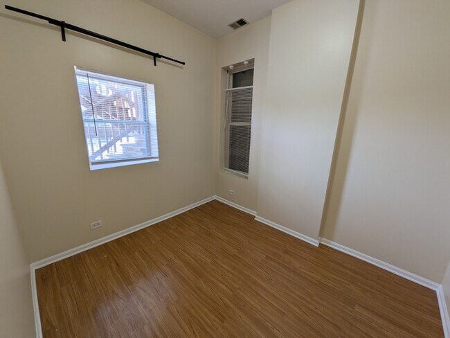 Building Photo - 1106 W Taylor St