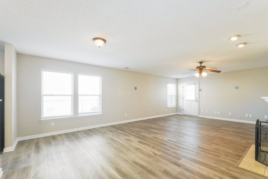 Building Photo - 6785 W Stansbury Blvd