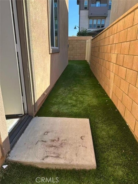 Building Photo - 650 Huron Pl