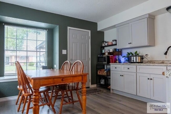 Building Photo - 1809 S Williams Ln