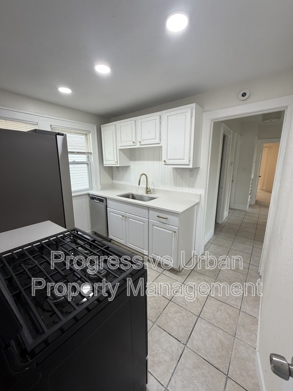 Building Photo - 4345 W 48th St