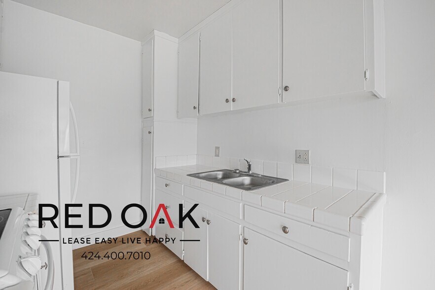 Building Photo - 221 N Berendo St