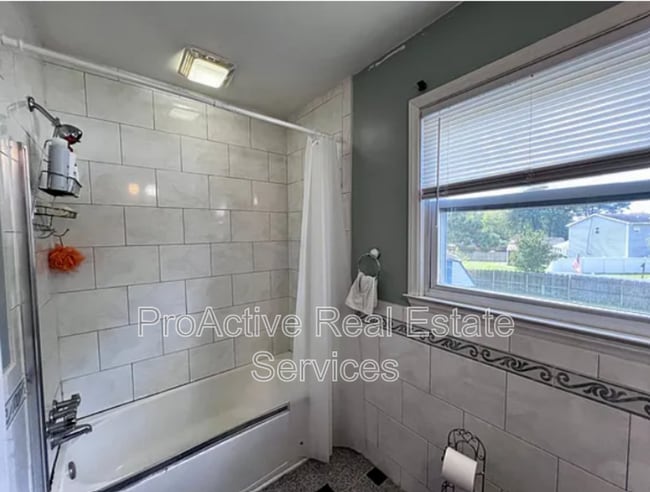 Building Photo - 4505 Mallard Crescent