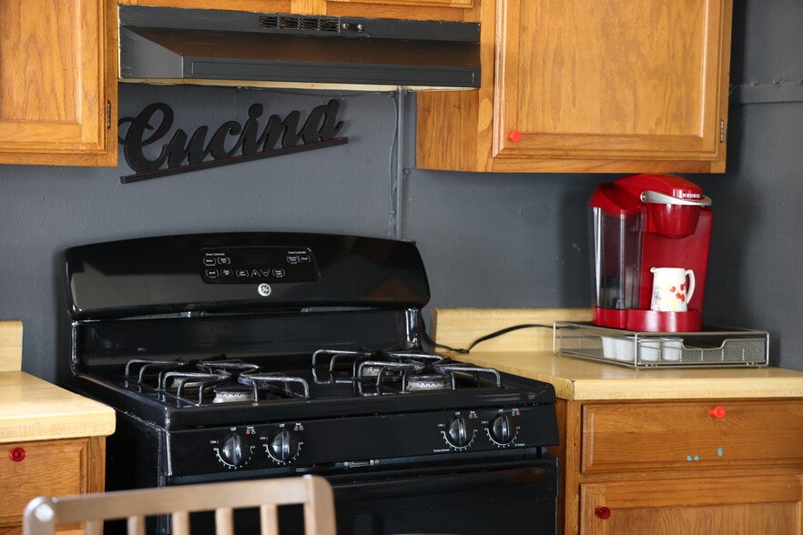 Building Photo - 405 W Drew St