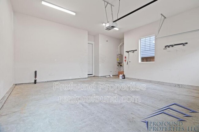 Building Photo - 6843 SE Red Alder St