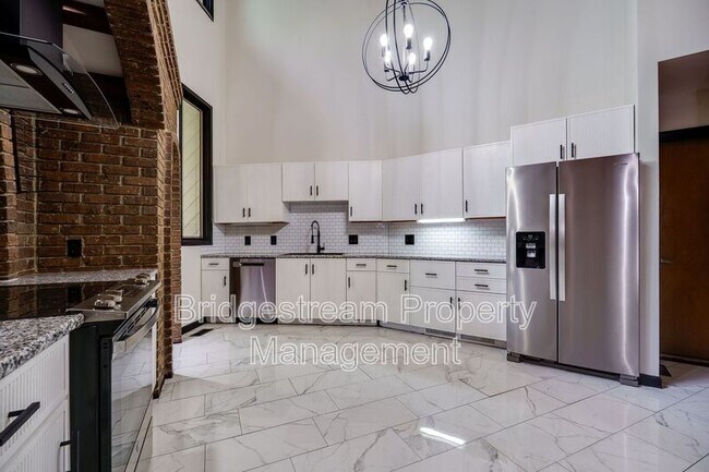 Building Photo - 1382 Hickoryview Ct