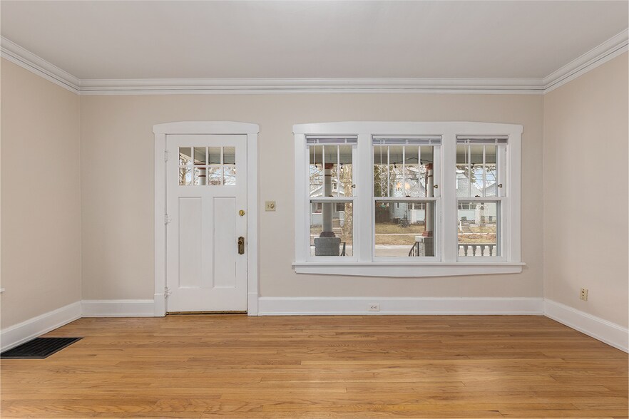 Building Photo - 1349 Portland Ave NE