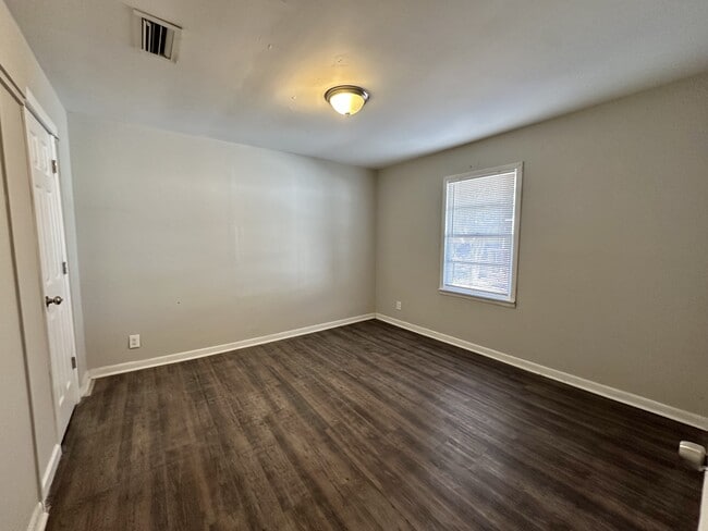 Building Photo - 1420 3rd Ave N