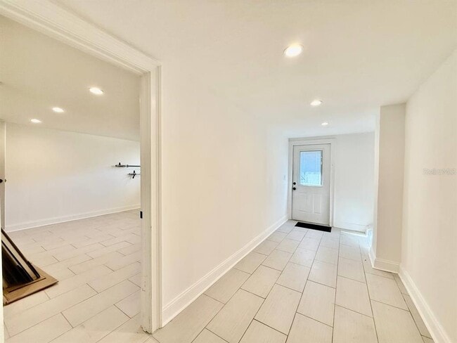 Building Photo - 162 E Davis Blvd