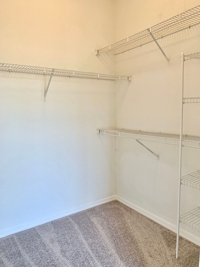 Building Photo - Updated 2/1 at Visconti, new carpet & paint, vaulted ceilings!