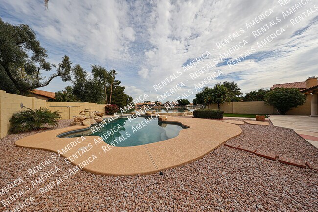 Building Photo - 532 E Stonebridge Dr