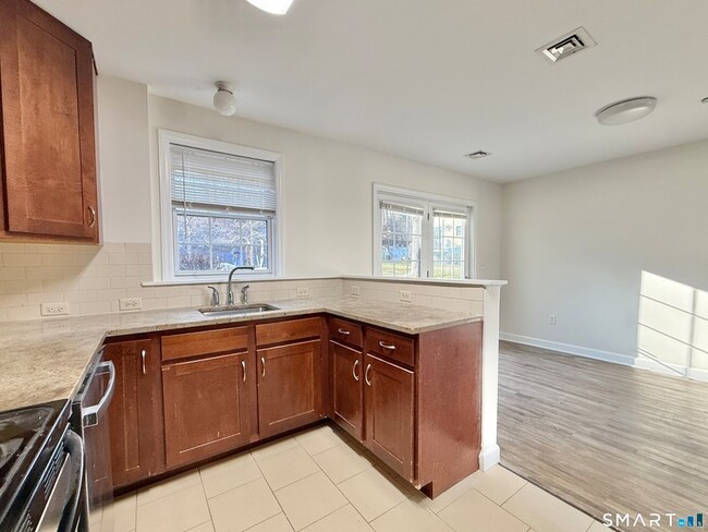 Building Photo - 17 Rockfield Dr