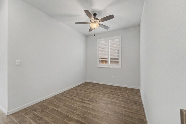 Building Photo - Big 3 bedroom 3 bath in Plumas Lake