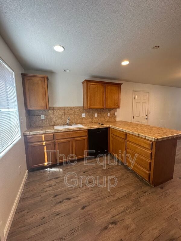Building Photo - 2116 W Lark Ave