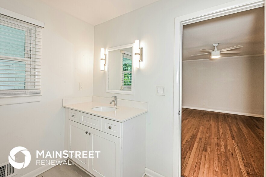 Building Photo - 1512 Knollwood Terrace