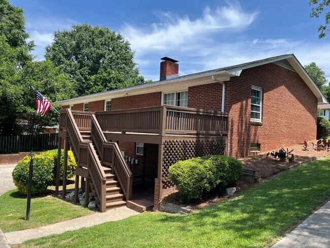 Building Photo - Spacious 4-Bedroom 3-Bathroom Brick Home in Arcadia Area
