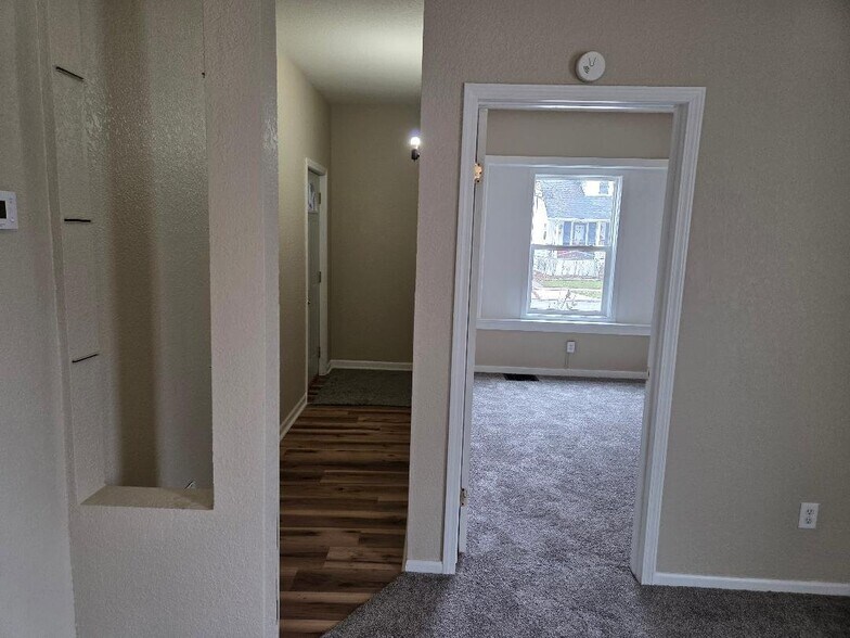 Building Photo - 921 N Mason