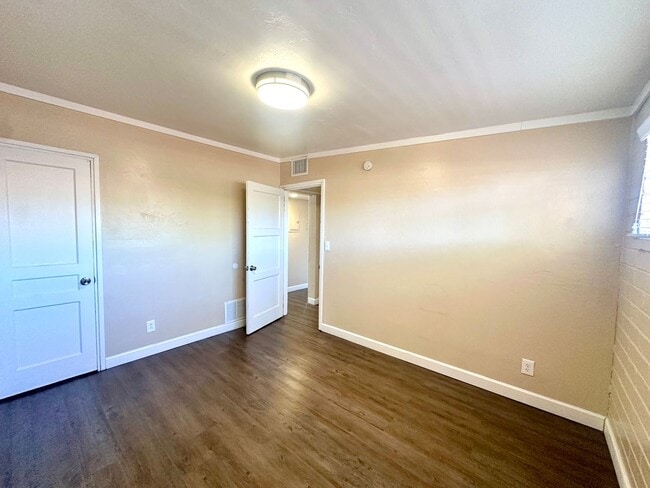 Building Photo - Desert Club Apartments