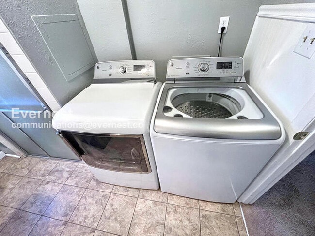 Building Photo - 3118 Squaw Valley Dr