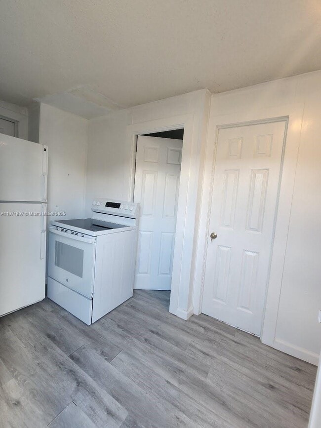 Building Photo - 11908 Cove Pl