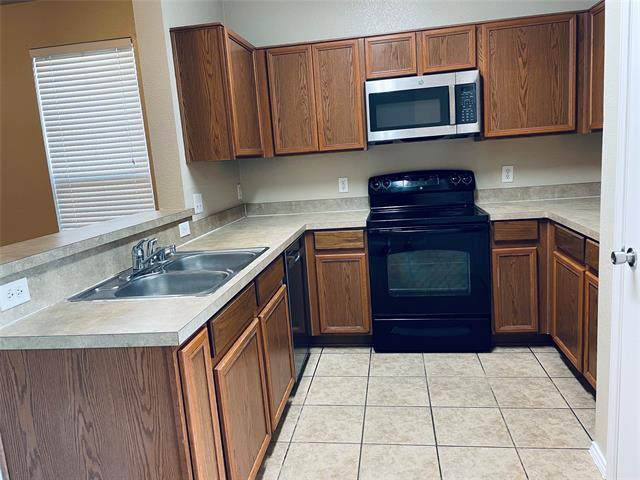 Building Photo - 2641 Tilden Dr