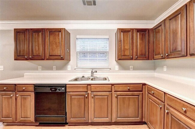 Building Photo - 3070 Centerglen Ln